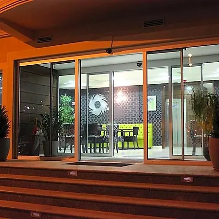 米拉斯别墅酒店 3* 莫斯塔尔